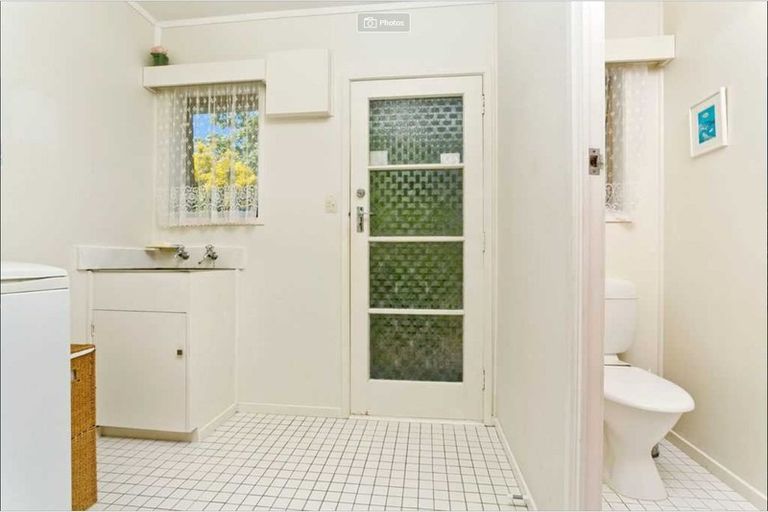 Photo of property in 2/4 Nea Place, Hillcrest, Auckland, 0627