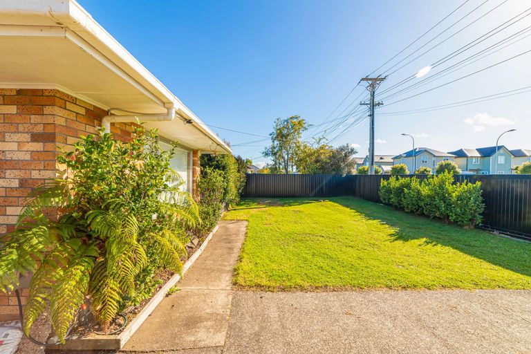 Photo of property in 80 Grove Road, Papakura, 2110