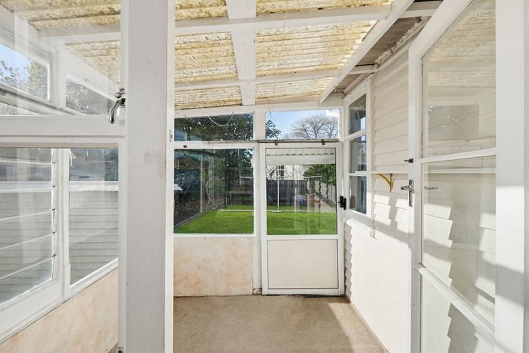 Photo of property in 16 Victory Place, Aramoho, Whanganui, 4500