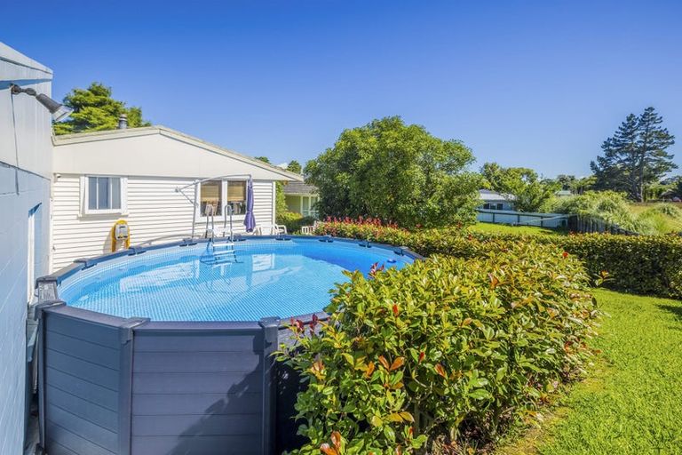 Photo of property in 8 Miro Place, Waiuku, 2123