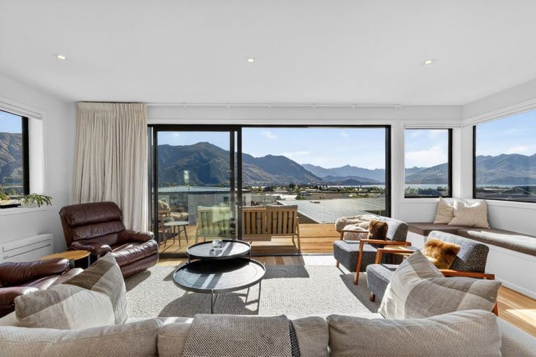 Photo of property in 8 Landsborough Lane, Wanaka, 9305