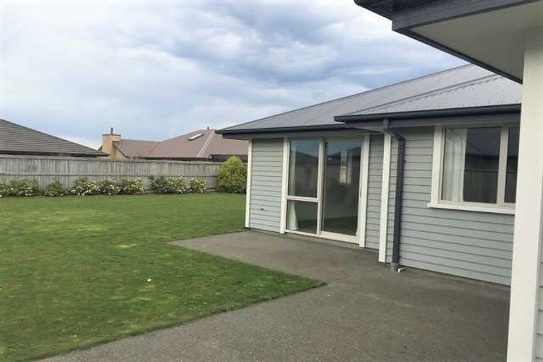 Photo of property in 28 Huntingdon Drive, Rangiora, 7400