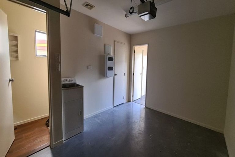 Photo of property in Lakeview Terrace, 20/14 Ambrico Place, New Lynn, Auckland, 0600