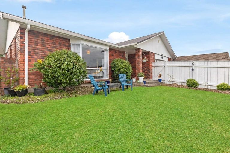 Photo of property in 5 Rosebank Avenue, Kelvin Grove, Palmerston North, 4414