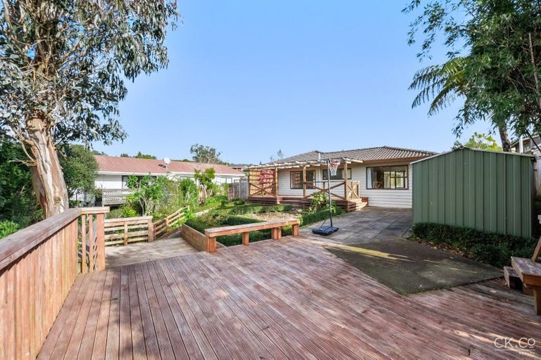 Photo of property in 17 King Charles Drive, Kingsley Heights, Upper Hutt, 5018