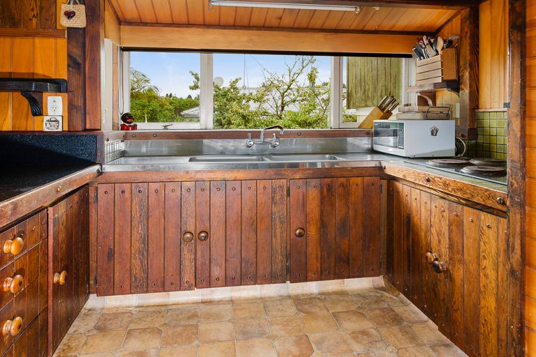Photo of property in 130 Verran Road, Birkdale, Auckland, 0626