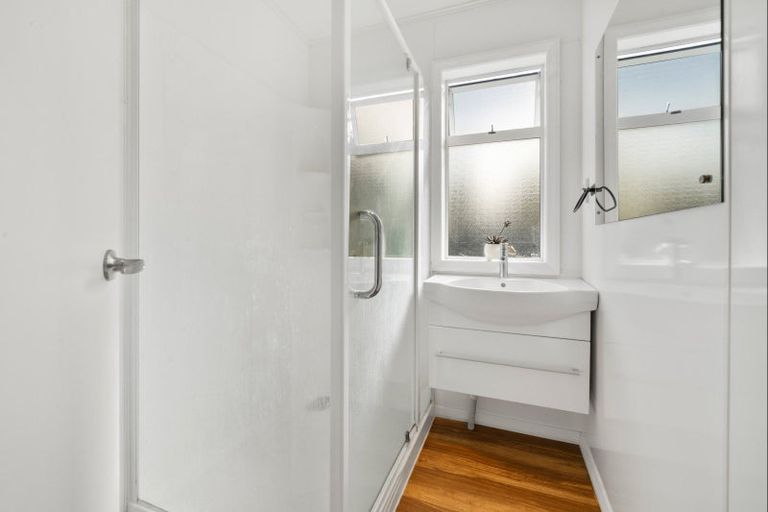 Photo of property in 2/5 Tokomaru Street, Welbourn, New Plymouth, 4312