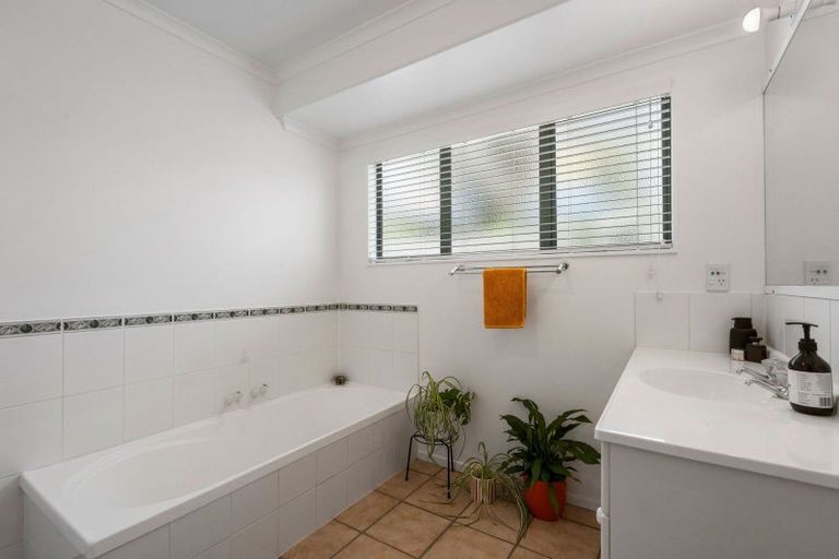 Photo of property in 122 Carlton Street, Bellevue, Tauranga, 3110