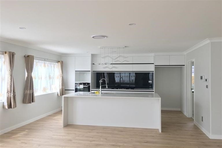 Photo of property in 81 Lake Road, Northcote, Auckland, 0627
