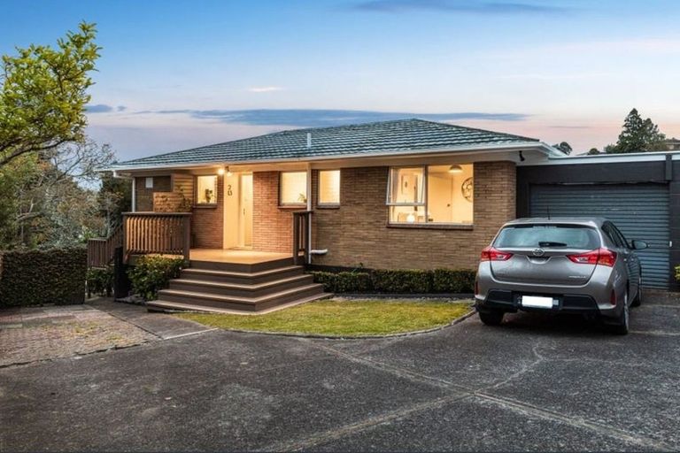 Photo of property in 2/13 Zita Maria Drive, Massey, Auckland, 0614