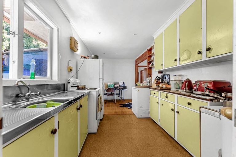 Photo of property in 87 Smythe Road, Henderson, Auckland, 0612