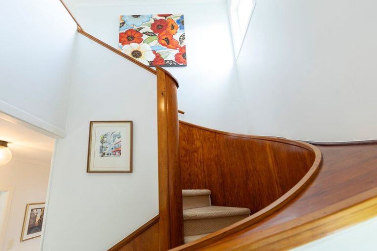 Photo of property in 47 Forrest Hill Road, Milford, Auckland, 0620