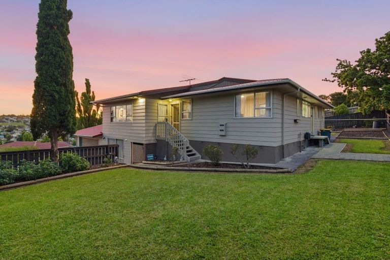 Photo of property in 40 Glenbervie Crescent, Massey, Auckland, 0614