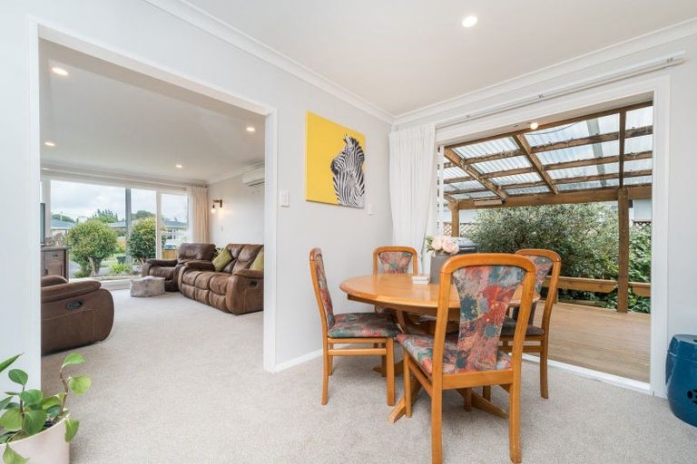 Photo of property in 16 Marsden Place, Awapuni, Palmerston North, 4412