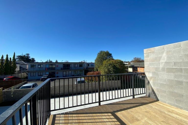 Photo of property in 2/30 May Street, Hamilton East, Hamilton, 3216