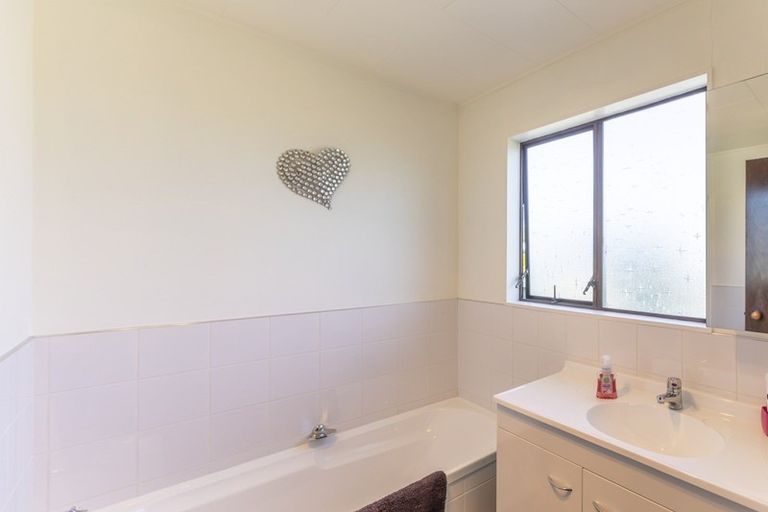 Photo of property in 7 Latham Stubbs Crescent, Waipawa, 4210