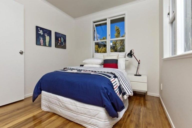 Photo of property in 20 Crompton Road, Massey, Auckland, 0614