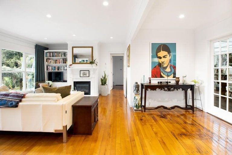 Photo of property in 8 Sylvan Valley Avenue, Titirangi, Auckland, 0604