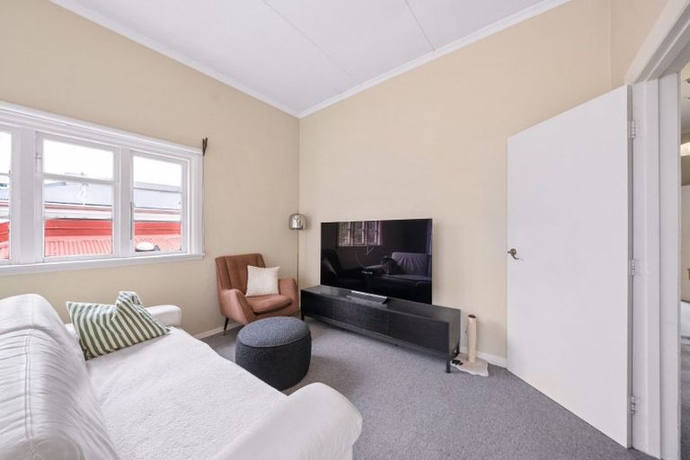 Photo of property in 39 Roy Street, Newtown, Wellington, 6021