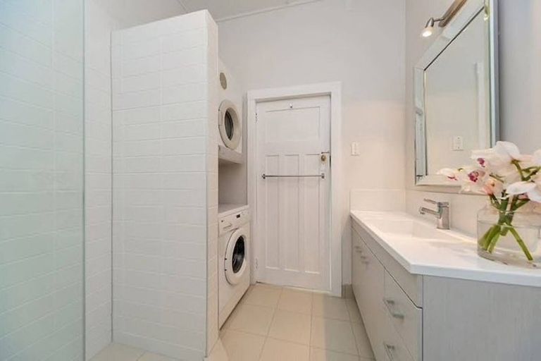 Photo of property in 2/15a Kerr Street, Devonport, Auckland, 0624