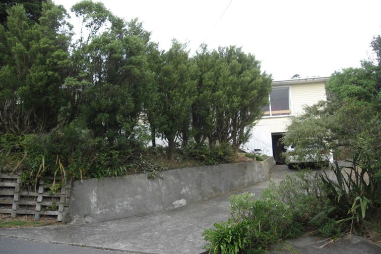 Photo of property in 52 Glanmire Road, Newlands, Wellington, 6037