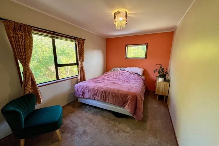 Photo of property in 2/11 Firle Place, Green Bay, Auckland, 0604