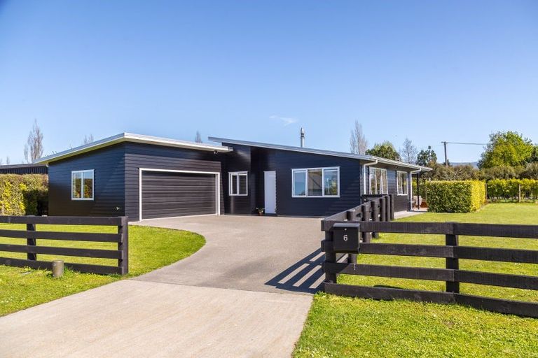 Photo of property in 6 Hewson Lane, Greytown, 5712