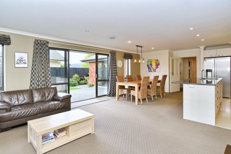 Photo of property in 22 Hawthorn Mews, Rangiora, 7400