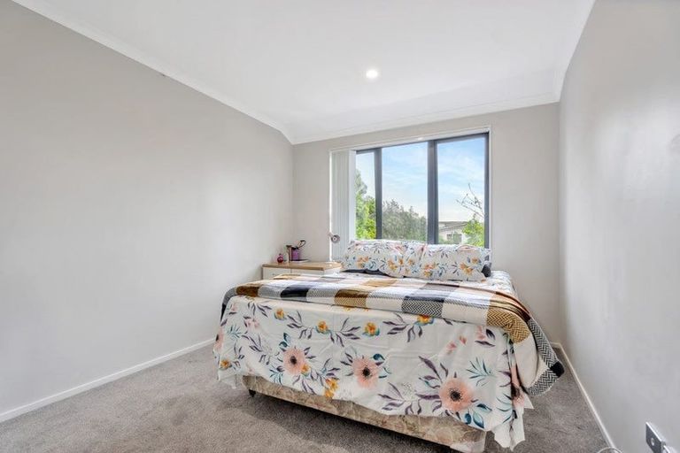 Photo of property in 9d Kingdale Road, Henderson, Auckland, 0610