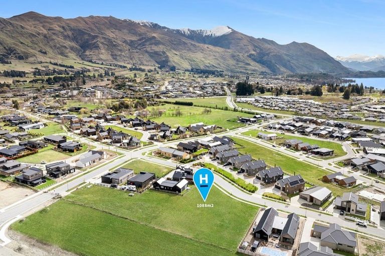 Photo of property in 8 Marjon Drive, Wanaka, 9305