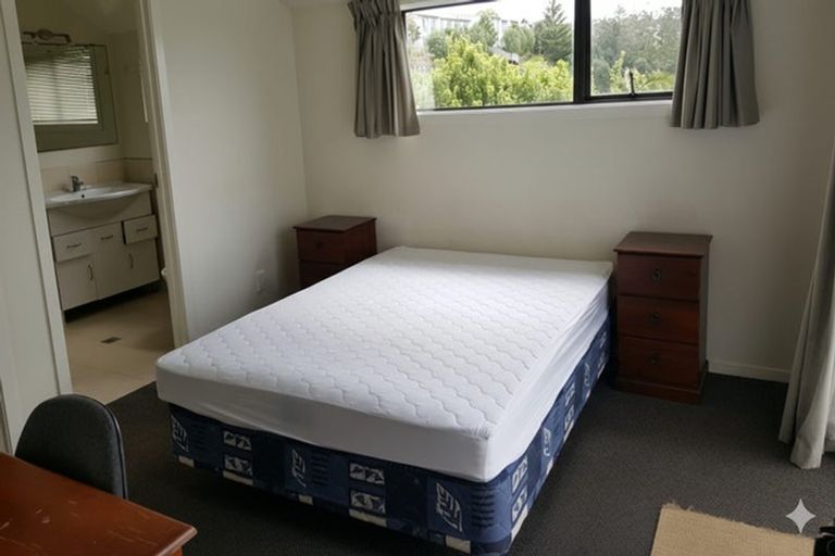 Photo of property in 8c Schnapper Rock Road, Schnapper Rock, Auckland, 0632