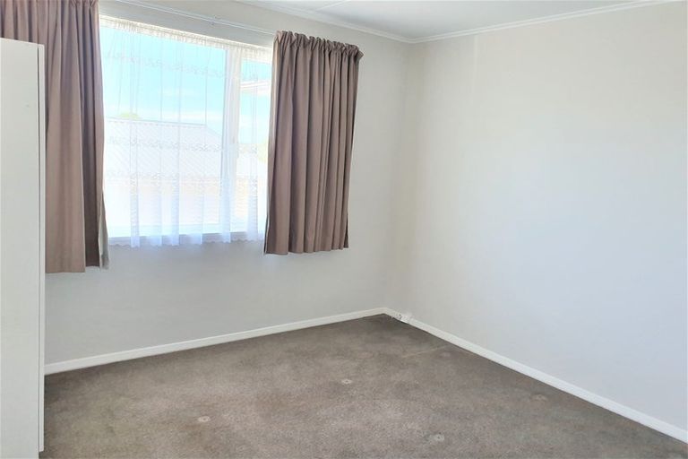 Photo of property in 12 Fitzpatrick Street, Newlands, Wellington, 6037