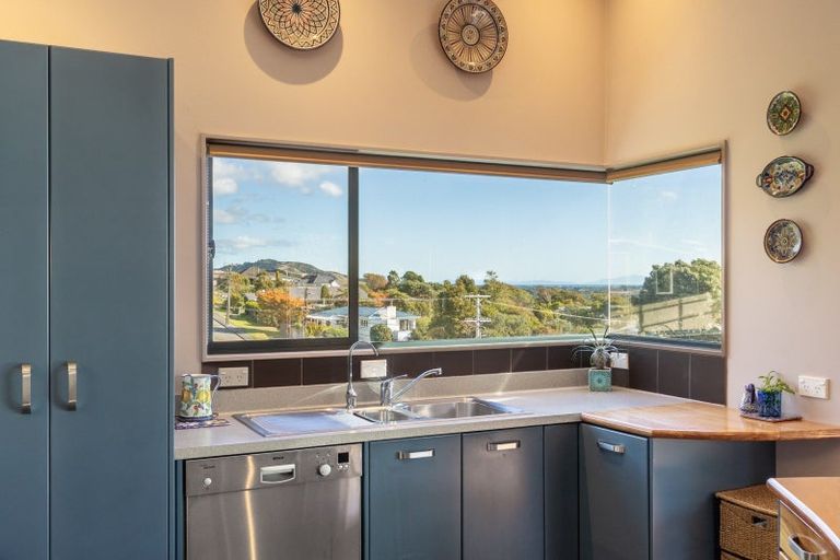 Photo of property in 41a Kotare Street, Waikanae, 5036