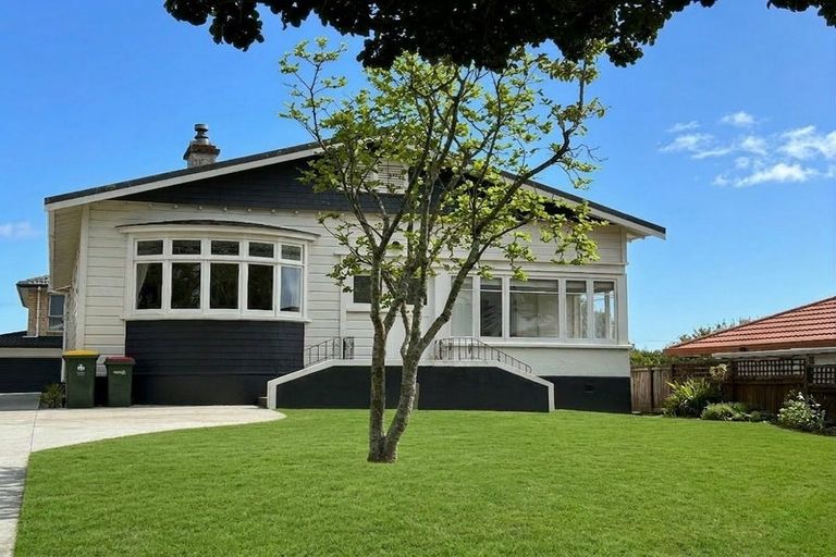 Photo of property in 39 Roys Road, Weymouth, Auckland, 2103