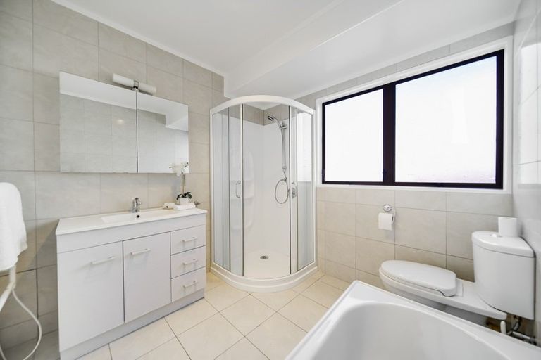 Photo of property in 2/8 Kentigern Close, Pakuranga, Auckland, 2010