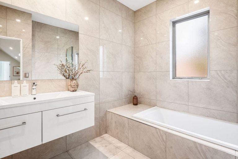 Photo of property in 17 Innes Road, St Albans, Christchurch, 8052