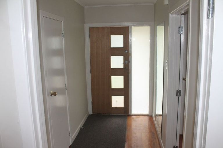 Photo of property in 19a Newington Road, Henderson, Auckland, 0612