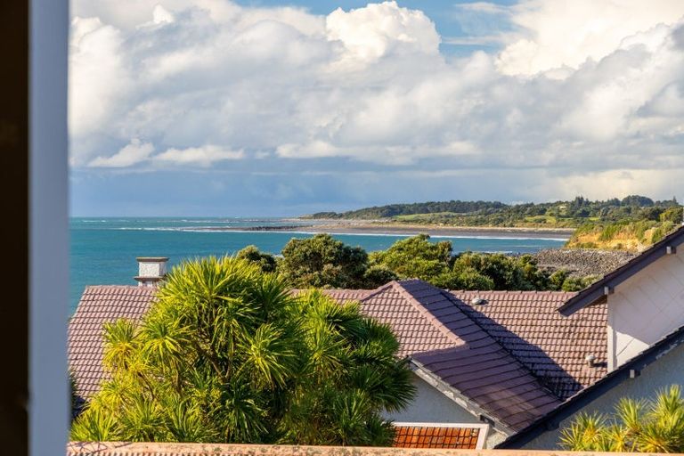 Photo of property in Devonport Apartments, 50/127 Saint Aubyn Street, New Plymouth, 4310