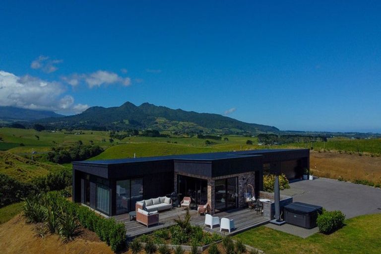 Photo of property in Tapuae, 26 Washer Road, Omata, New Plymouth, 4374