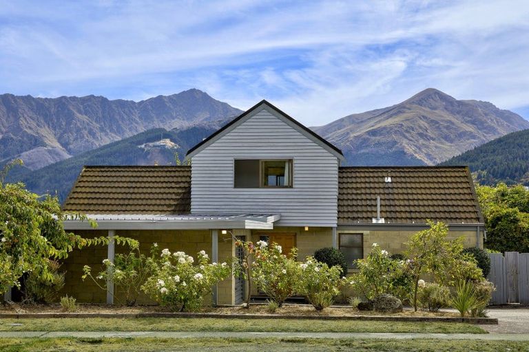 Photo of property in 16 Oregon Drive, Kelvin Heights, Queenstown, 9300