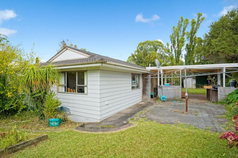 Photo of property in 1 Cedar Heights Avenue, Massey, Auckland, 0614