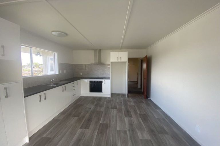 Photo of property in 14 Reynella Drive, Massey, Auckland, 0614