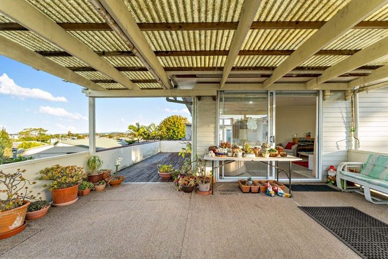 Photo of property in 65 Potter Avenue, Northcote, Auckland, 0627