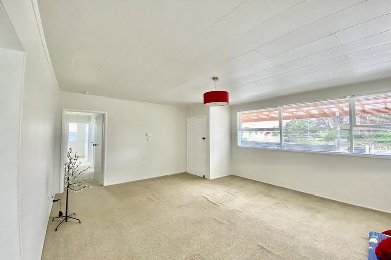 Photo of property in 73 Friesian Drive, Mangere, Auckland, 2022