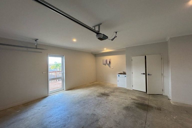 Photo of property in 18 Taurikura Way, Fairview Heights, Auckland, 0632