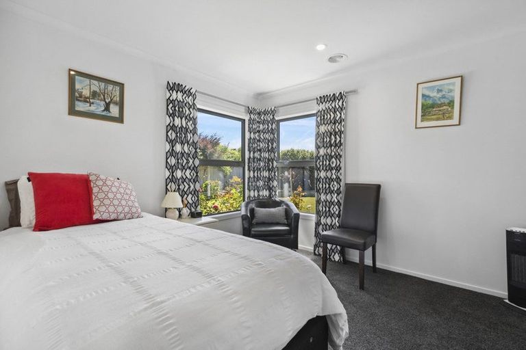 Photo of property in 54 Resolution Drive, Whitby, Porirua, 5024