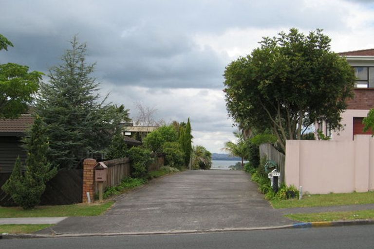 Photo of property in 191 Luckens Road, West Harbour, Auckland, 0618