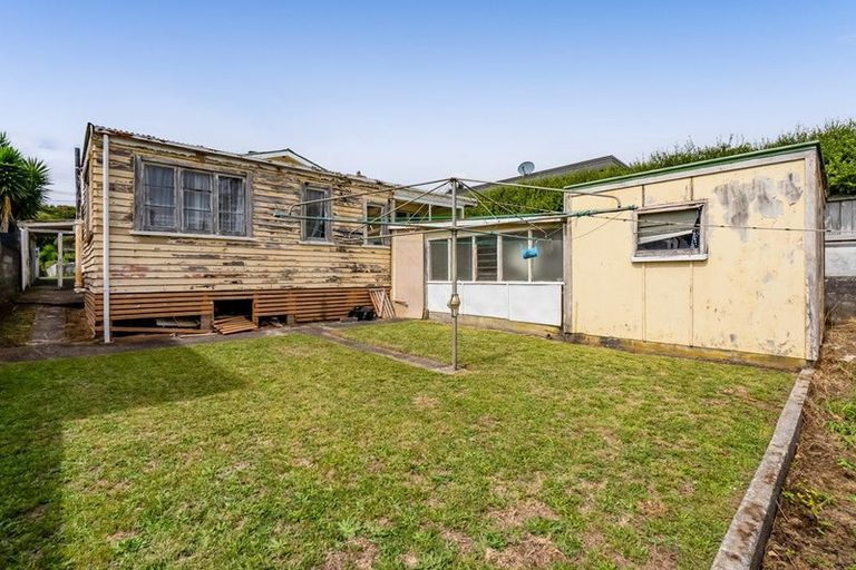 Photo of property in 86 Pioneer Road, Moturoa, New Plymouth, 4310