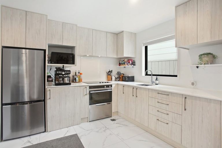 Photo of property in 6/2 Jadewynn Drive, Massey, Auckland, 0614