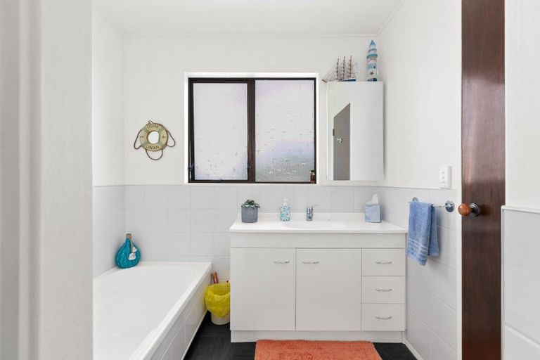 Photo of property in 7 Latham Stubbs Crescent, Waipawa, 4210